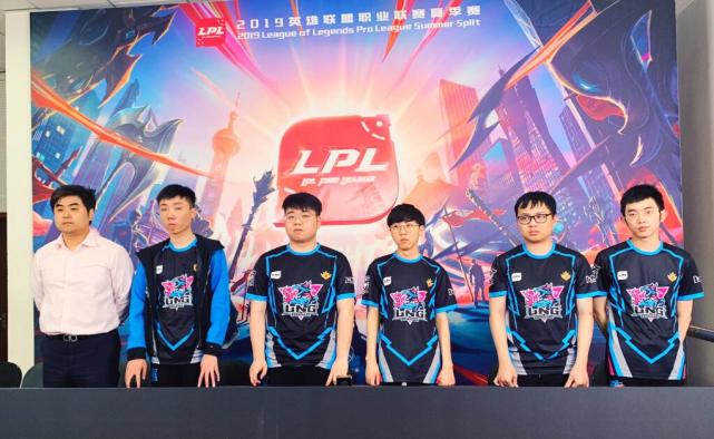 更是全球足 更是全球足