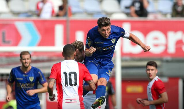 的选手群中 的选手群中