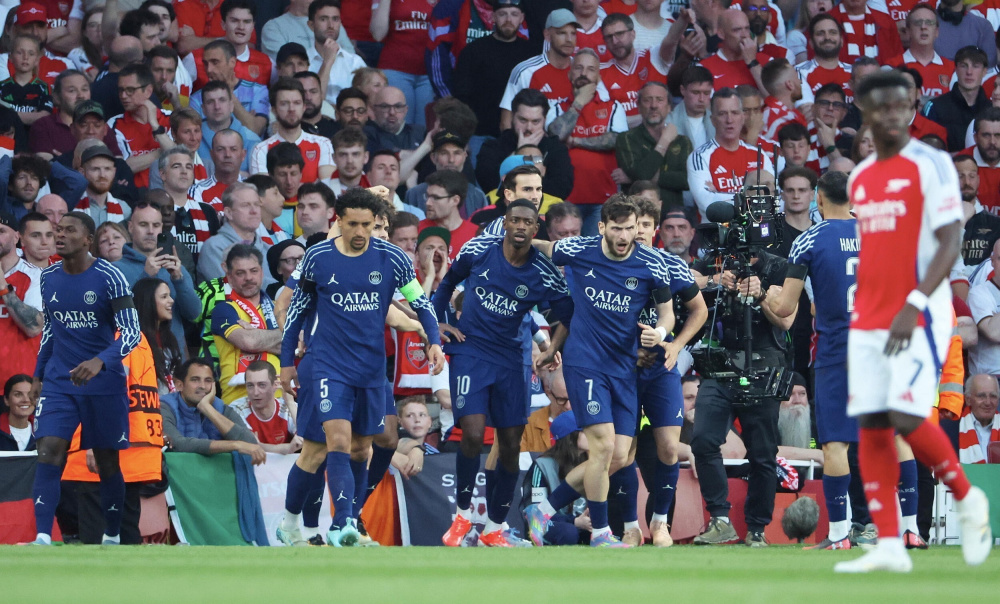 禁区线附近 禁区线附近